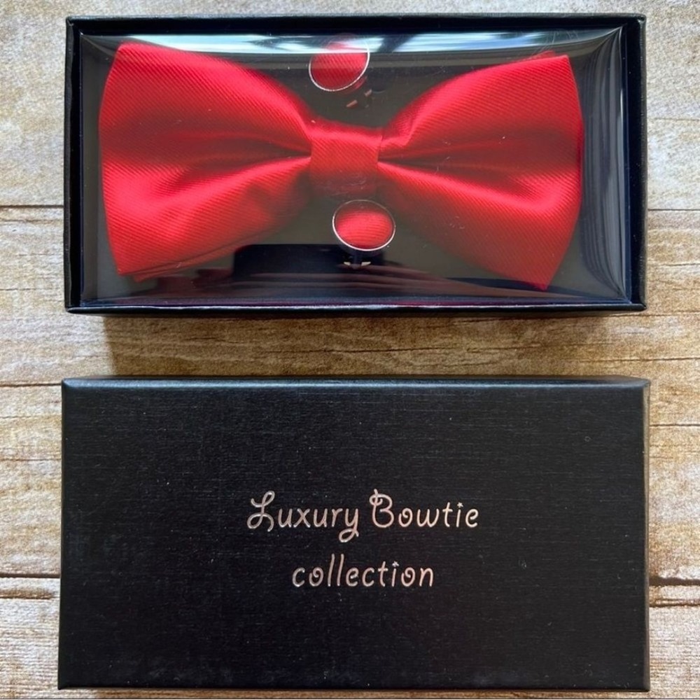 JEMYGINS Mens Red Bowtie Pocket Square and Cufflink Set New in Box‎